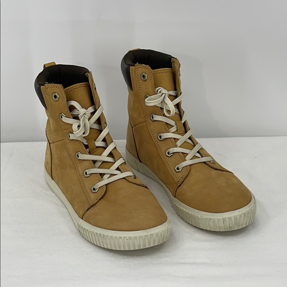 TINBERLAND SIZE 9.5 Tan High-Top Women’s Ankle Boots